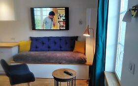 L établissement APPARTEMENT DESIGN vous propose, 1 appartement 2 chambres plus salon, 3 appartements , NETFLIX, lits faits à votre arrivée, serviettes de toilette, Ménage, Wifi ,Plage à 190m, BOX à Vélos, paiement 3 fois sans frais, prix tout compris
